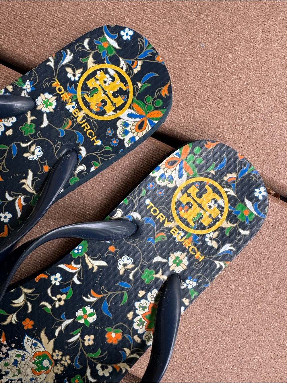 Tory Burch Flip Flops Navy Blue Floral Print Gold Logo Summer Shoes Size 6 - Picture 5 of 7